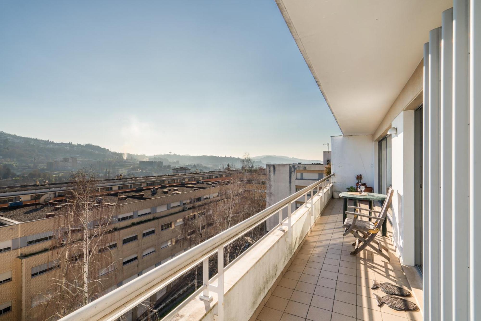 Homely Large Flat - Balcony Guimarães Eksteriør billede